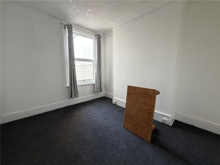 3 bedroom house to rent Ham Road, Worthing, BN11 - Photo 5