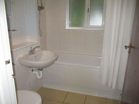 The Dell, Old St. Albans Court, Nonington - Photo 4