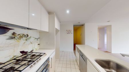 Modern 2-Bedroom Apartment with Private Alfresco Courtyard for Rent in Fitzroy - Photo 5