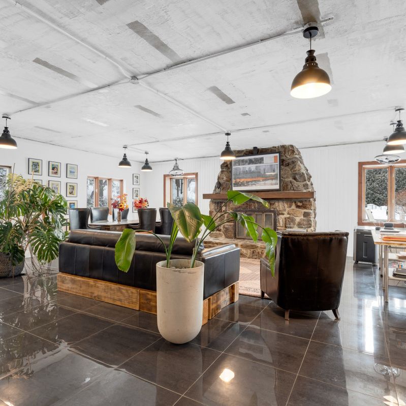 Spacieuse unité sur deux étages de 4 chambres. - Photo 1