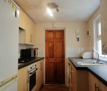 4 bedroom terraced house to rent - Photo 6
