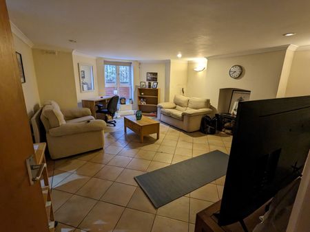 1 Bed Flat, Whitelow Road, M21 - Photo 2