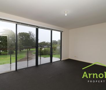 Modern Waterside living - Photo 3