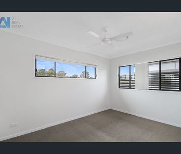 Modern & Spacious 3-Bedroom Townhouse in Prime Location - Photo 2