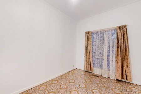 3 Bed, 1 Bath - Photo 5