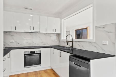 Renovated 3 Bedroom Home With Seperate Studio / 4th Bedroom - Photo 3