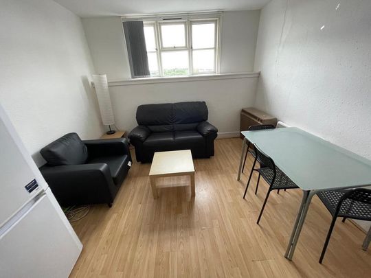 3 bedroom flat to rent - Photo 1