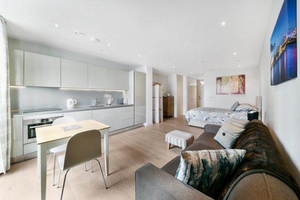 Studio Flat, St. Gabriel Walk, SE1 - Photo 1