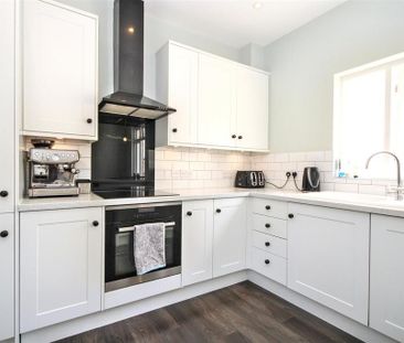 4 bedroom semi-detached house to rent - Photo 5