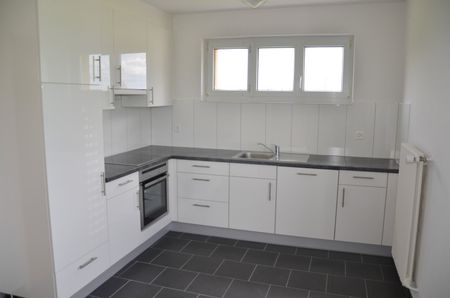 "grosszügige 3.5-Zimmer-Wohnung an ruhiger Lage mit 2 Balkone" - Foto 2