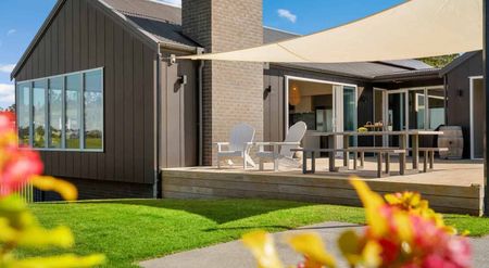 Coastal sanctuary living - Photo 3