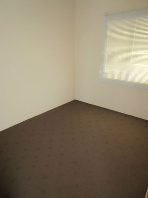 TWO BEDROOM UNIT - PRIME LOCATION! - Photo 1