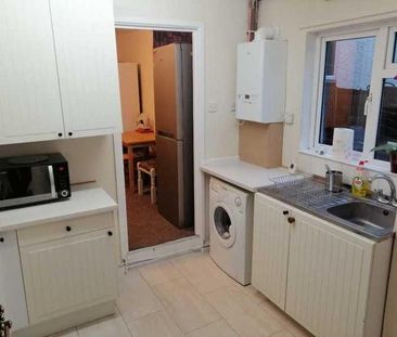 4 bedroom terraced house to rent - Photo 5