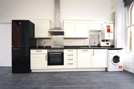 3 bedroom apartment to rent - Photo 5