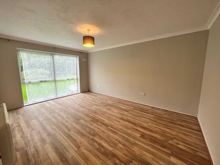 2 bed Flat for rent - Photo 2