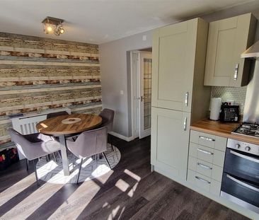 3 bedroom semi-detached house to rent - Photo 4
