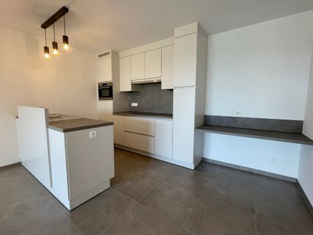 TE HUUR: Volledig instapklaar één-slaapkamerappartement in Meulebeke. - Photo 2