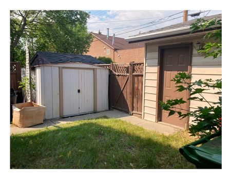 8104 47 Avenue Northwest, Calgary - Photo 4