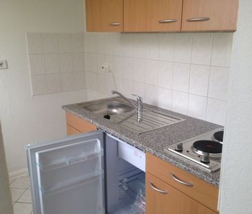 1 Raumwohnung im Dachgeschoss ab April verfügbar - Photo 1