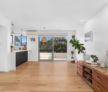 Top Floor Apartment with Exclusive Rooftop Access - Photo 1