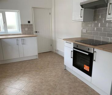 2 bedroom semi-detached house to rent - Photo 6