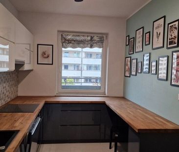 Dwa pokoje z miejscem postojowym i komórką - Photo 1