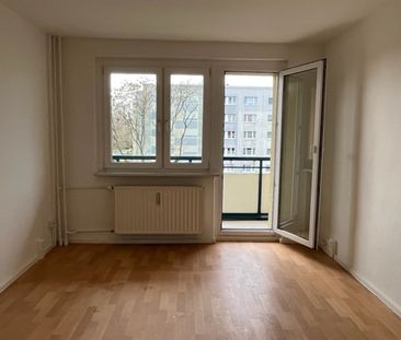 Mit WBS - 1 Raumwohnung mit Badewanne und Balkon, Fahrstuhl vorhanden - Photo 1