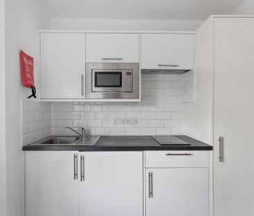 Ground floor flat to rent - Photo 4
