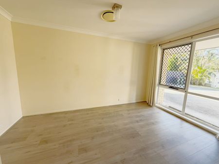 Spacious and Modern Family Home in The Avenue Sunnybank Hills - Photo 4