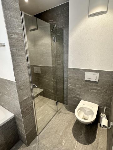 Topmoderne 3.5-Zimmer-Wohnung mit 40m2 gedeckter Terrasse im EG - Photo 4