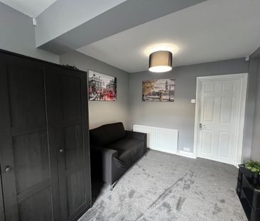 Room in a Shared House, Croydon Road, SM6 - Photo 5