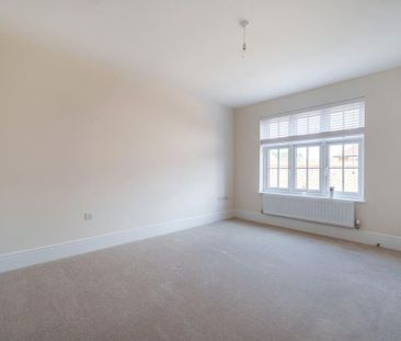 4 bedroom detached house to rent - Photo 3