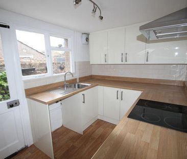 2 bedroom semi-detached house to rent - Photo 4