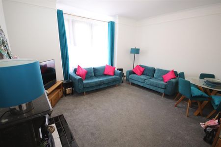 1 bedroom Apartment to let - Photo 5