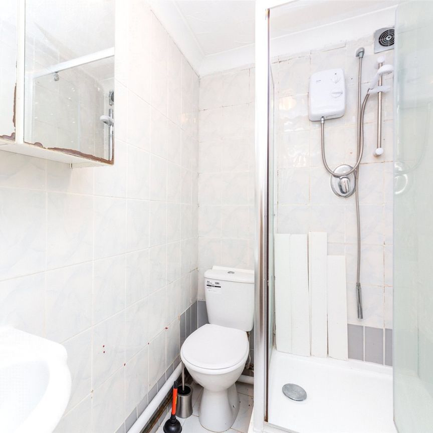 6 bedroom semi-detached house to rent - Photo 1