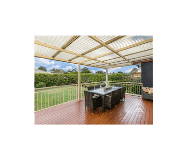 Stylish Family Home - Photo 4