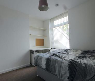 6 bedroom property to rent - Photo 2