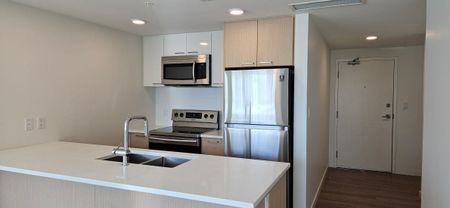 Top Floor 2bed 1bath Condo; Lodges – Available June 1st – Unit 1-605 - Photo 4