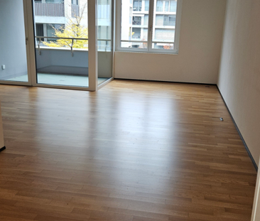zentral gelegen - 1.5 Zimmer Wohnung im Gleis 1 in Suhr - Photo 2