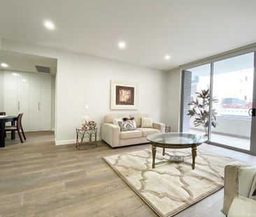 Modern and Serene Rental Home in Scenic Neighbourhood - Photo 3