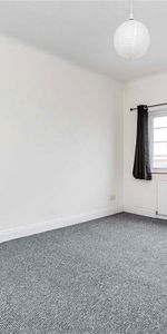 2 bedroom flat in Terrapin Road - Photo 3