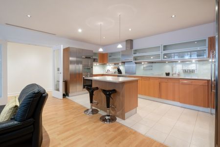 3 bedroom flat to rent - Photo 3