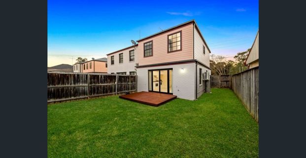 Modern Contemporary Townhouse - Photo 1