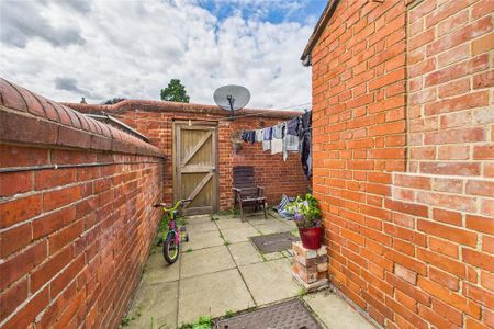 2 bedroom terraced house to rent - Photo 5