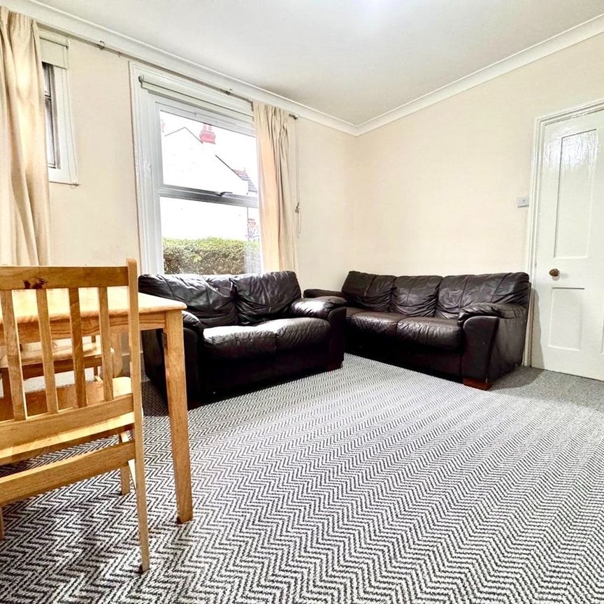 2 Bed Flat, Cricklewood, NW2 - Photo 1