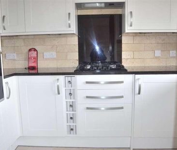 Holmwood Gardens, Wallington, SM6 - Photo 6