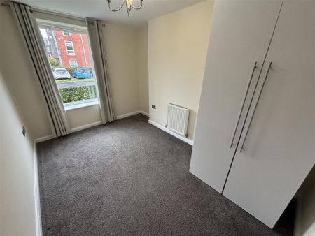 2 bedroom ground floor flat to rent - Photo 5