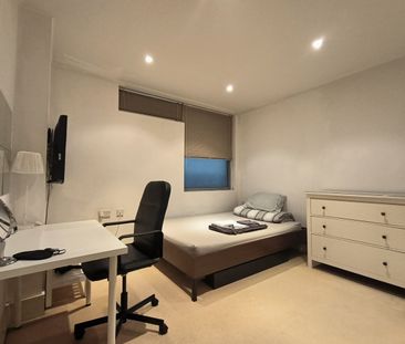 Room in a Shared Flat, The Lock Building, M1 - Photo 4