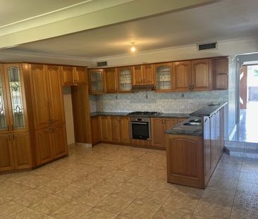 Great family home - Photo 6