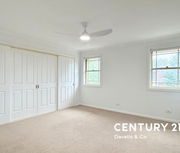 Freshly Painted - Three Bedroom Townhouse! - Photo 3